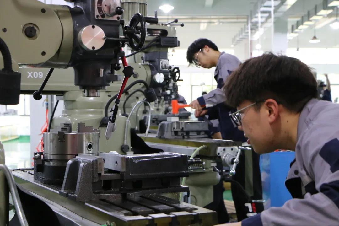 竞新斗巧，，，，吴中中专校园劳动技能节中德学子大放异彩！！！！